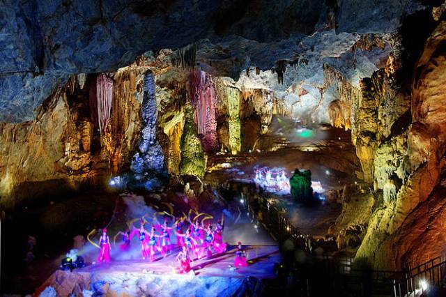 PARADISE CAVE EXPERIENCE FROM HUE