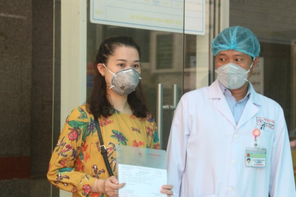 DA NANG DISCHARGES THREE COVID-19 FREE PATIENTS